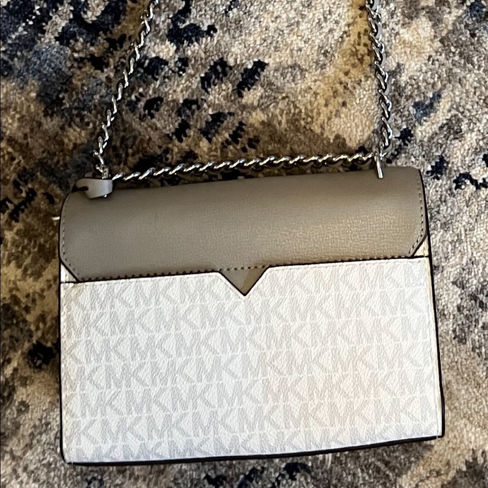 Michael kors crossbody. EUC.
